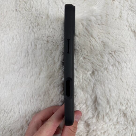 Quad Lock Case for iPhone 16 Plus Black w/ Phone Ring Stand - Picture 3 of 5